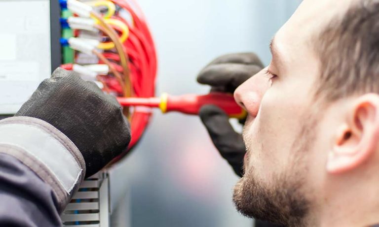 Choosing the Best Personal Protective Equipment for Electricians - I-TAP